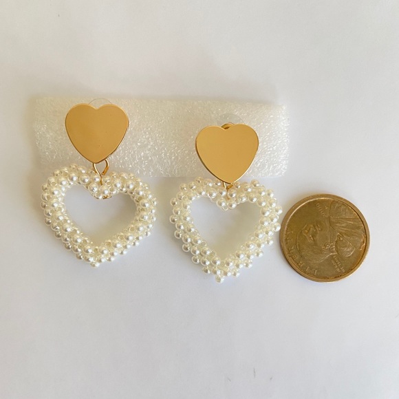 Beautiful pair of earrings news - Picture 5 of 8